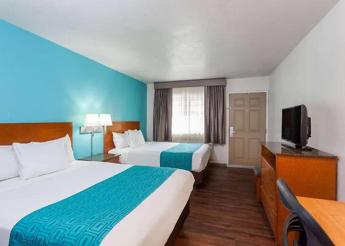 Howard Johnson By Wyndham National City/San Diego South