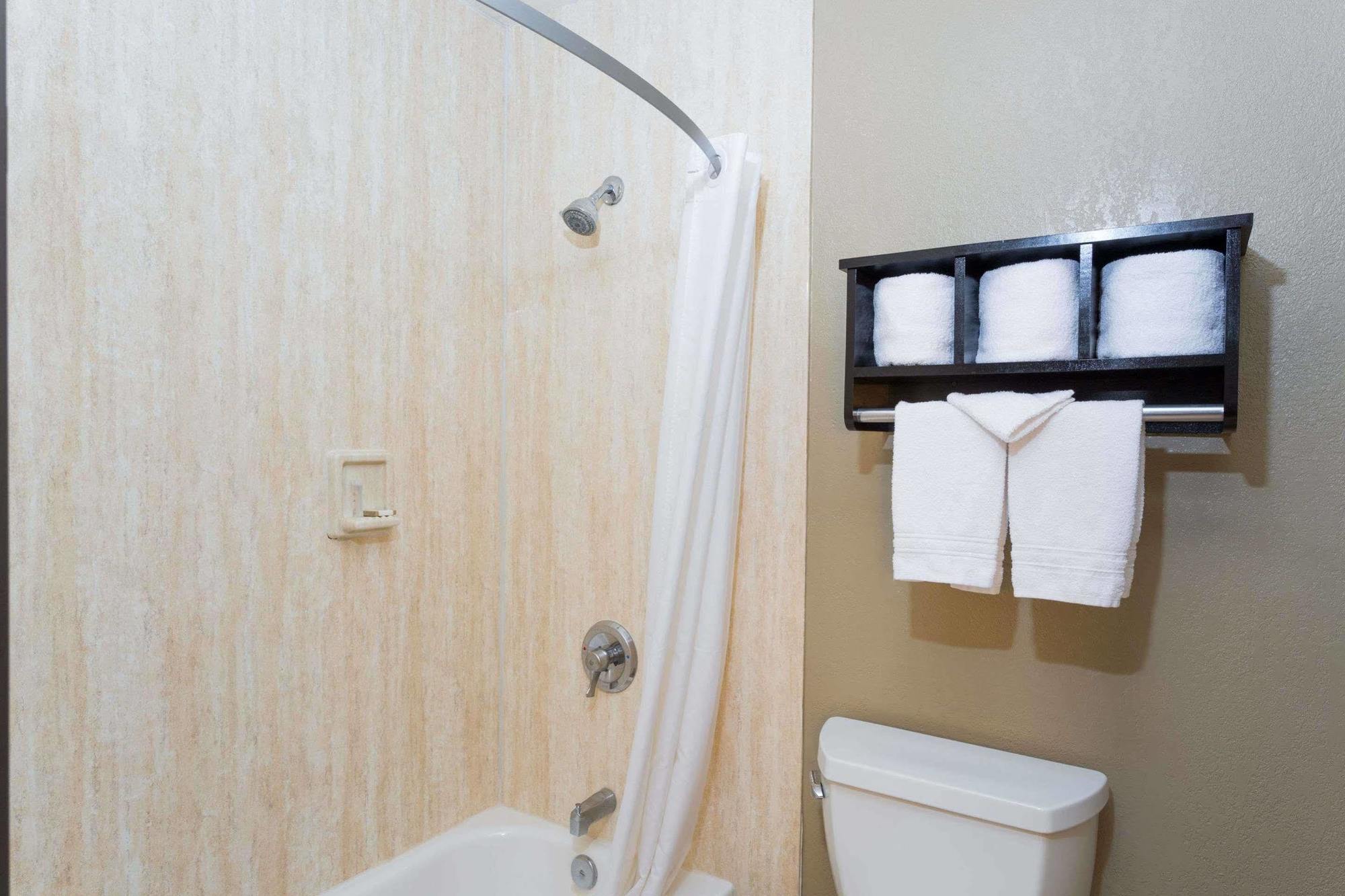 Hotel Howard Johnson By Wyndham National City/san Diego South 2*