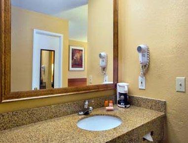 Howard Johnson By Wyndham National City/san Diego South Hotel