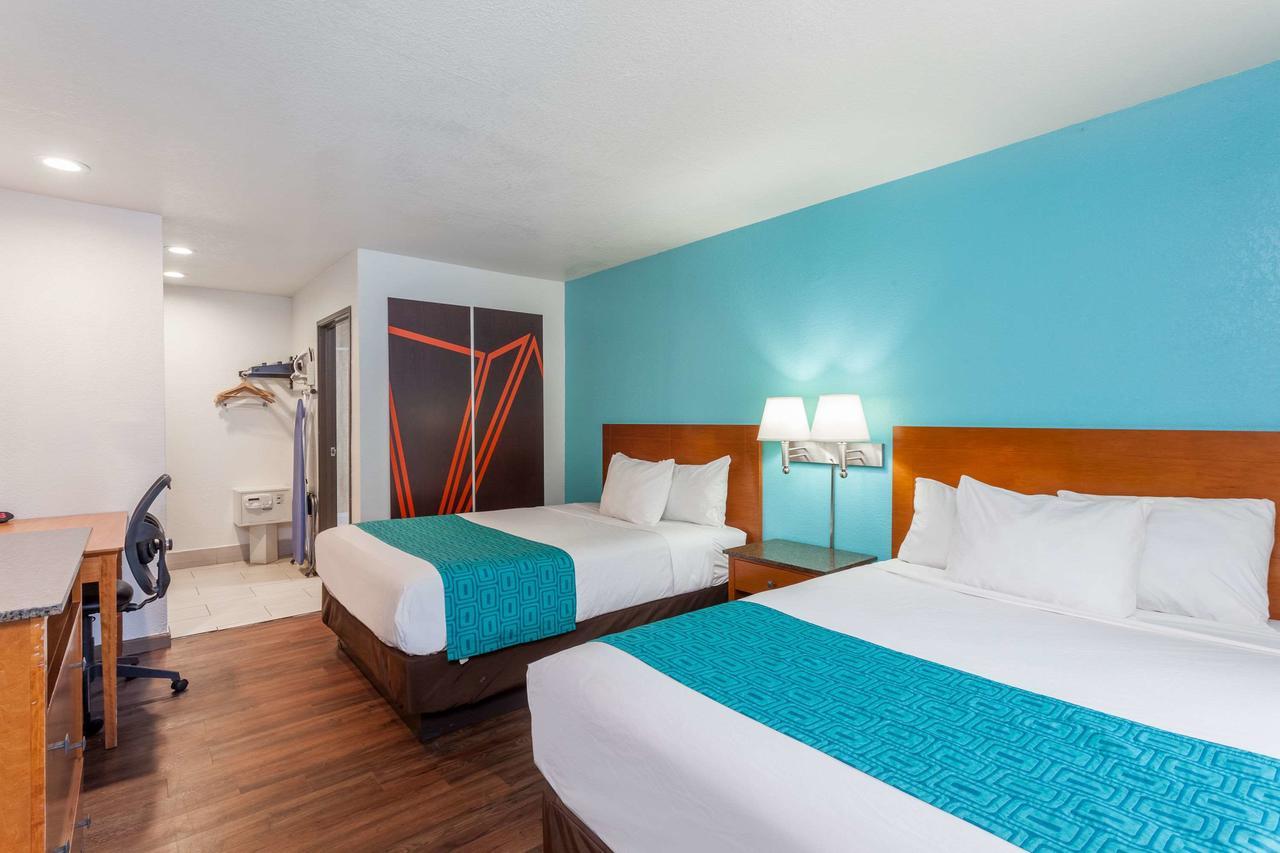 Howard Johnson By Wyndham National City/san Diego South National City