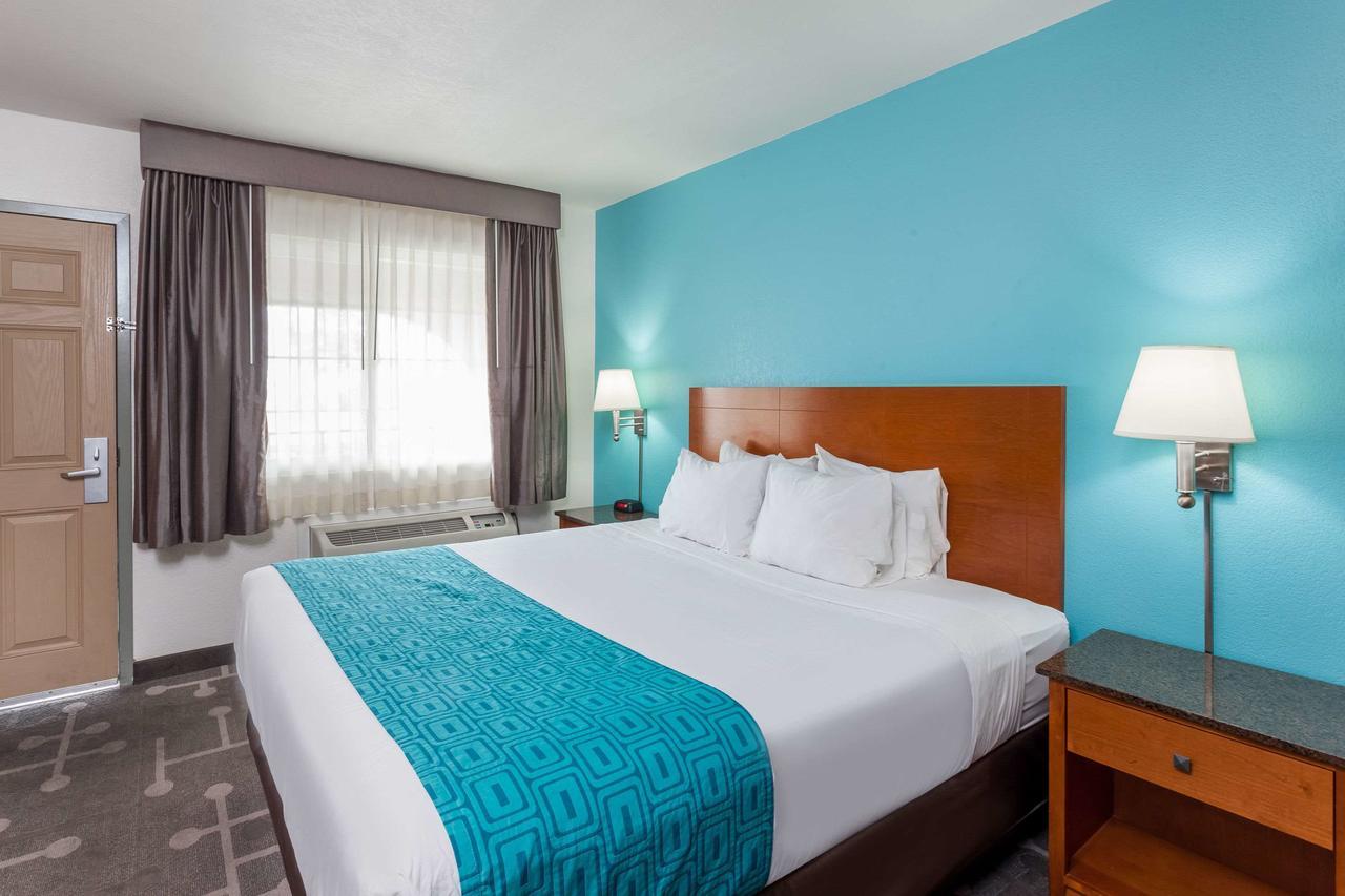 Howard Johnson By Wyndham National City/san Diego South